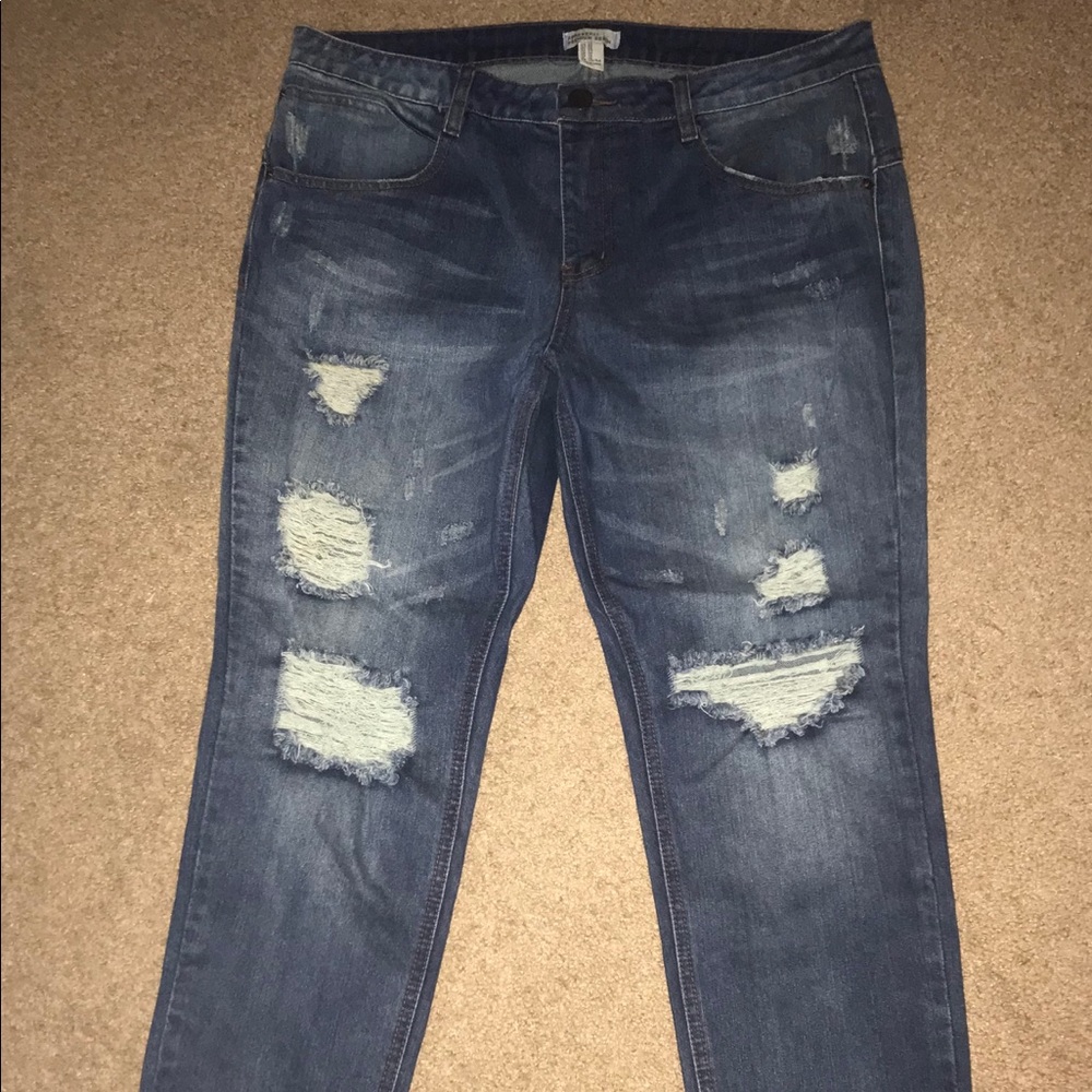 Forever 21 ripped mom jeans